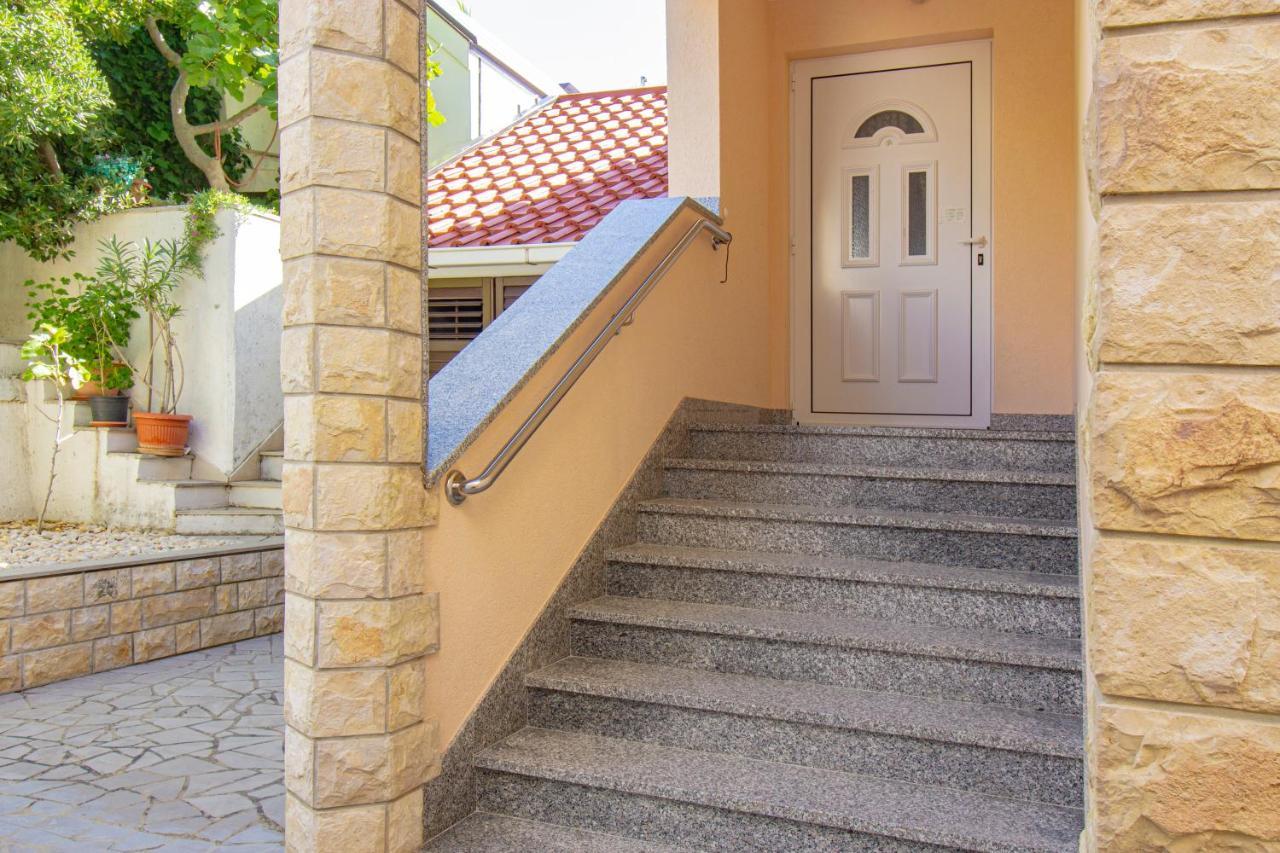Galapagus Privat Beach & Boat Dock Apartment Metajna Exterior photo